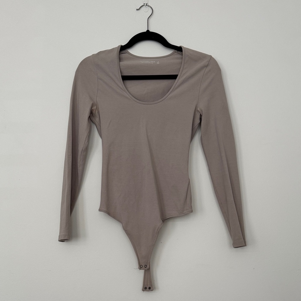 Abercrombie & Fitch Soft AF Taupe Scoop Neck Long Sleeve Bodysuit